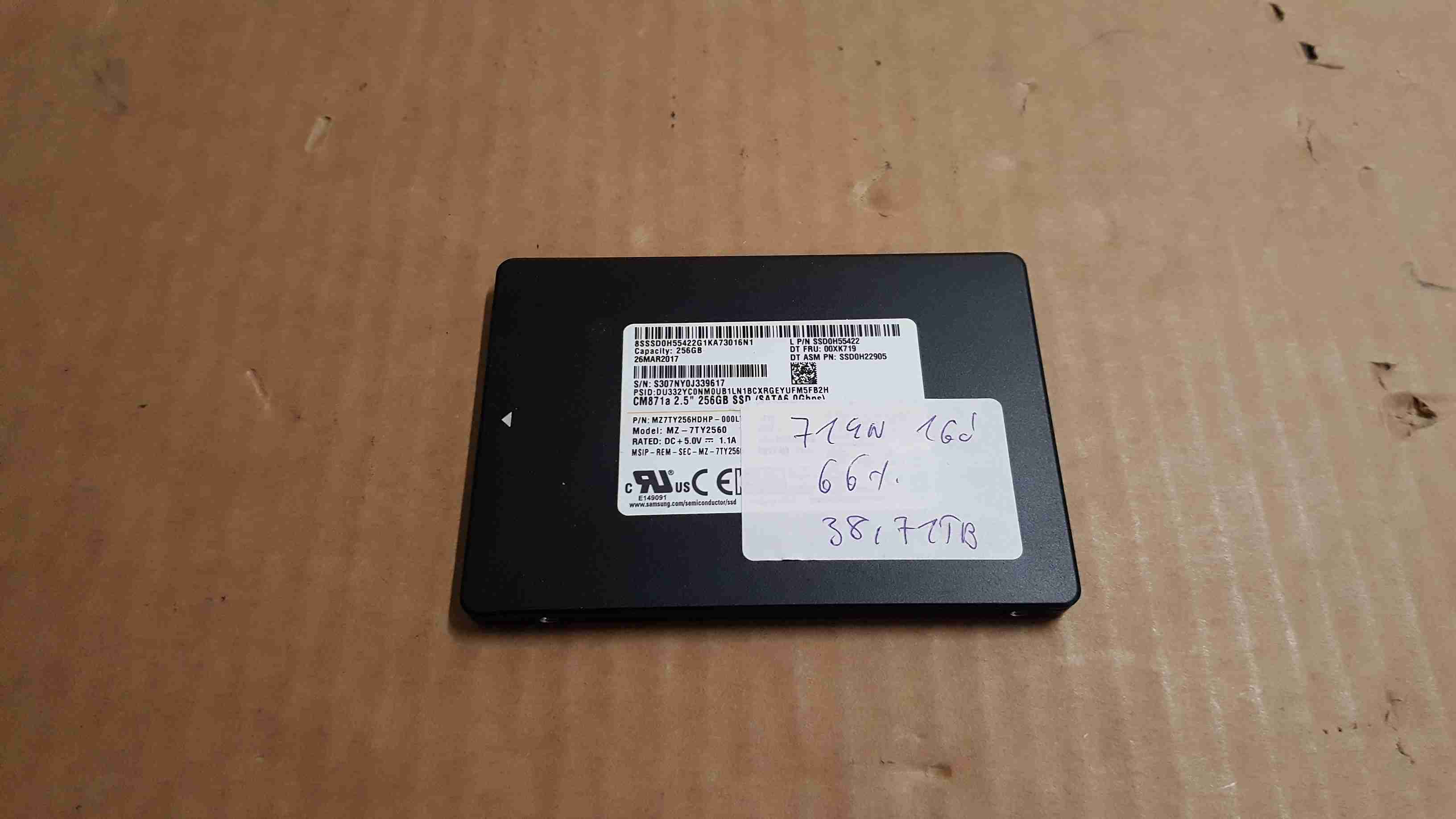 Samsung CM871a 256GB