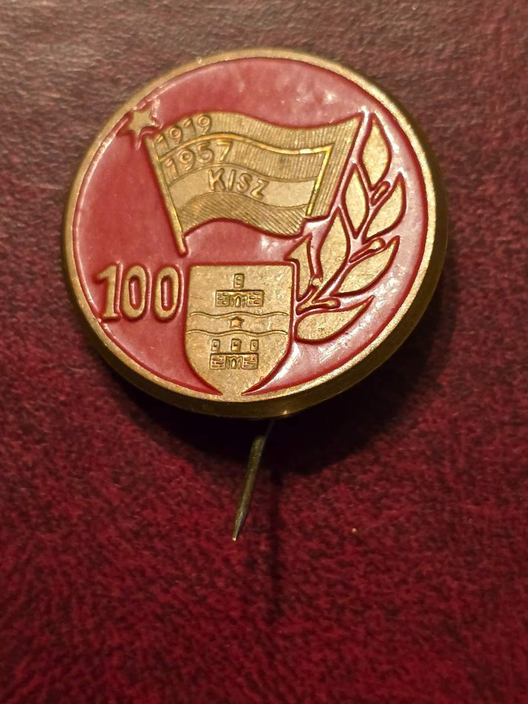 Budapest KISZ 100 kitűző