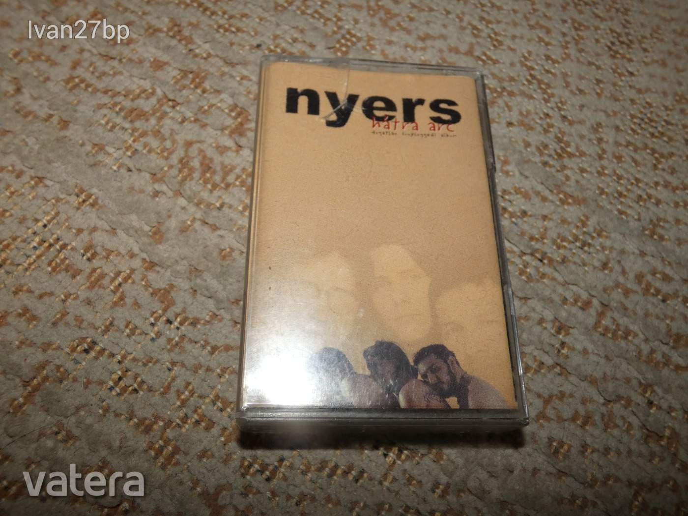 Nyers - Hátra Arc