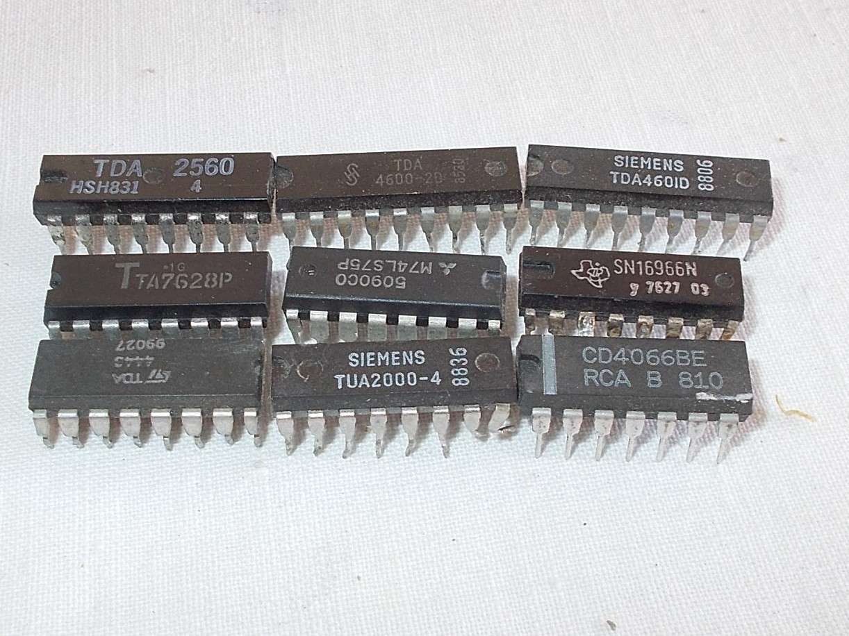 Vegyes IC - 9  db  (  4  )