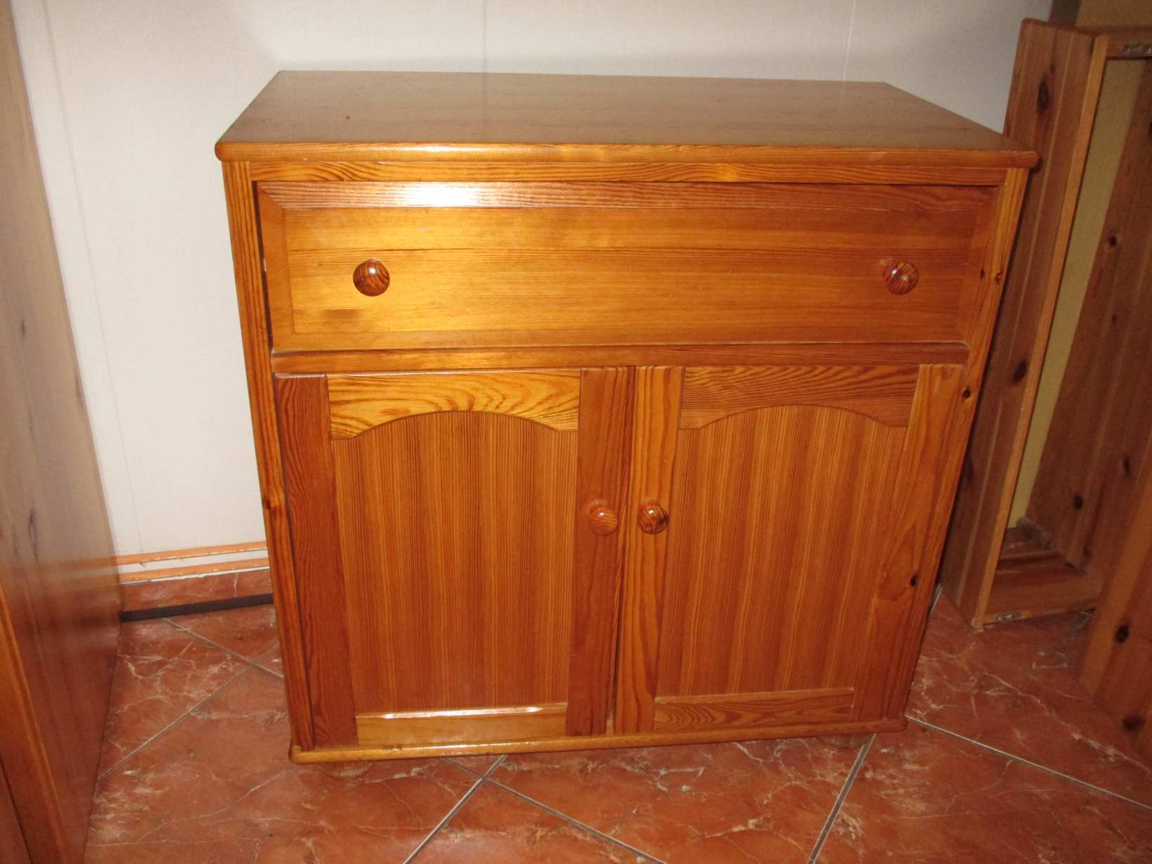 Fenyő komód 86x47x90cm