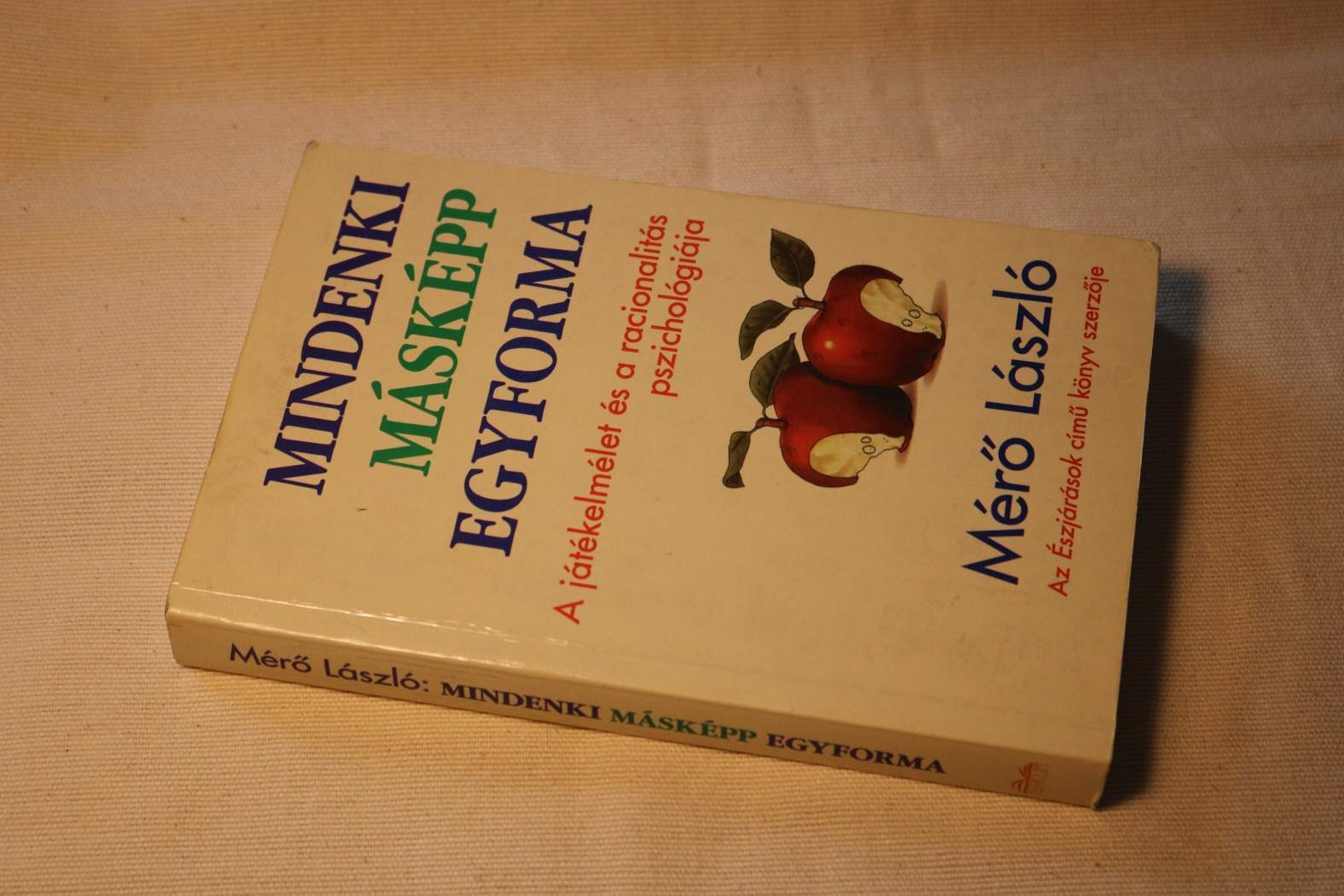 Mérő László: Mindenki másképp egyforma, R1701