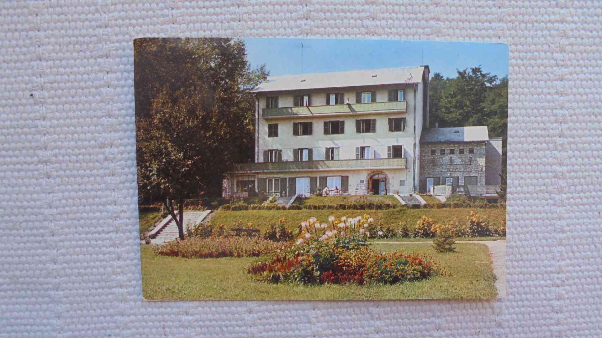 Leányfalu.   Építők üdülője