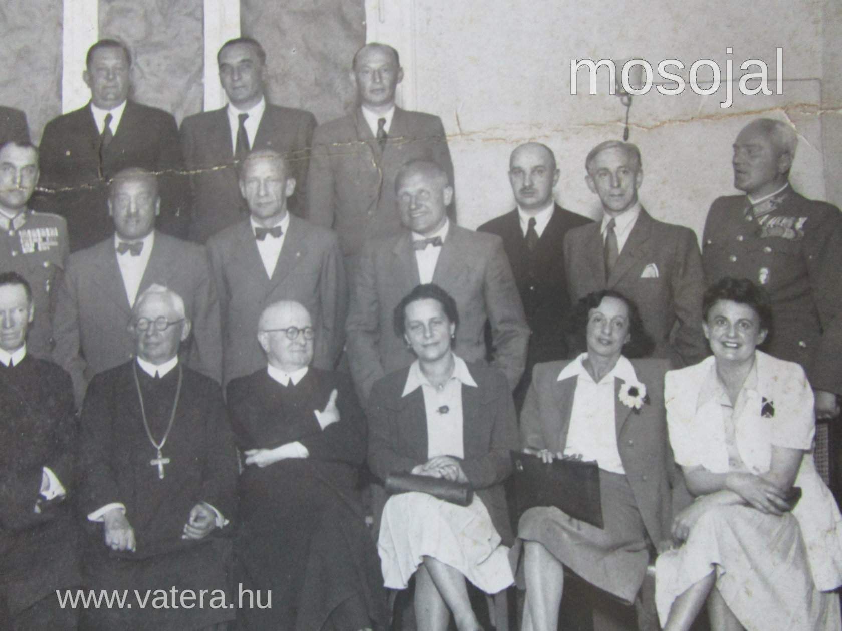 1943 BALATONFÜRED elökelőségei fotó tiszt pap (meghosszabbítva ...