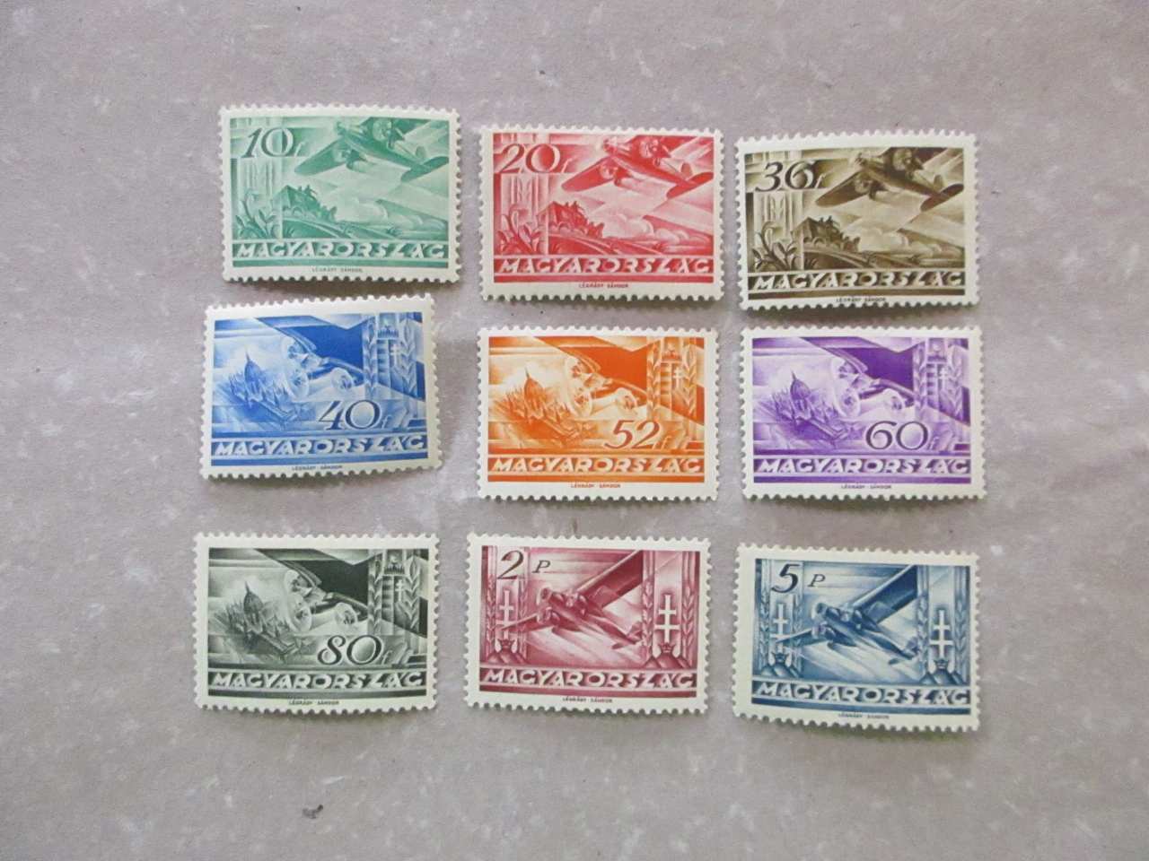 1936.   Repülő ((III.)**/* részben falcos, az 5 p. postatiszta ára ennek megfelelő