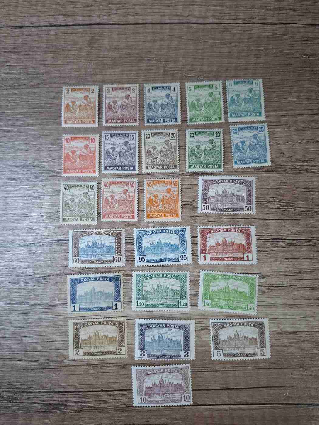 1919  Magyar Posta sor ** Kat ár 3200.-Ft (3 filléres falcos)