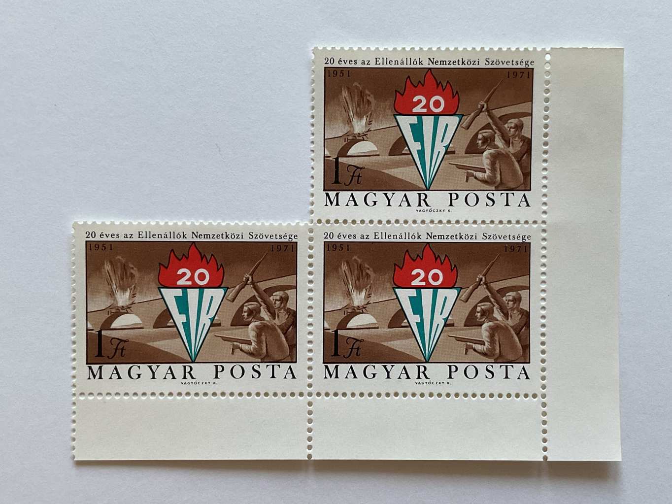 1971 Ellenállók Nemzetközi Szövetsége 20 éves – 1 Ft, hármastömb