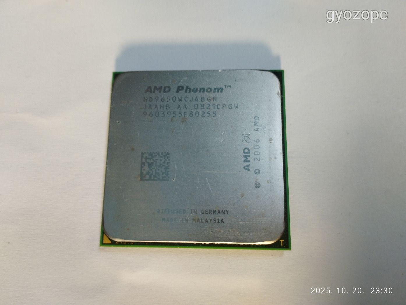 AMD Phenom X4 9650 (HD9650WCJ4BGH) socket AM2+ processzor.
