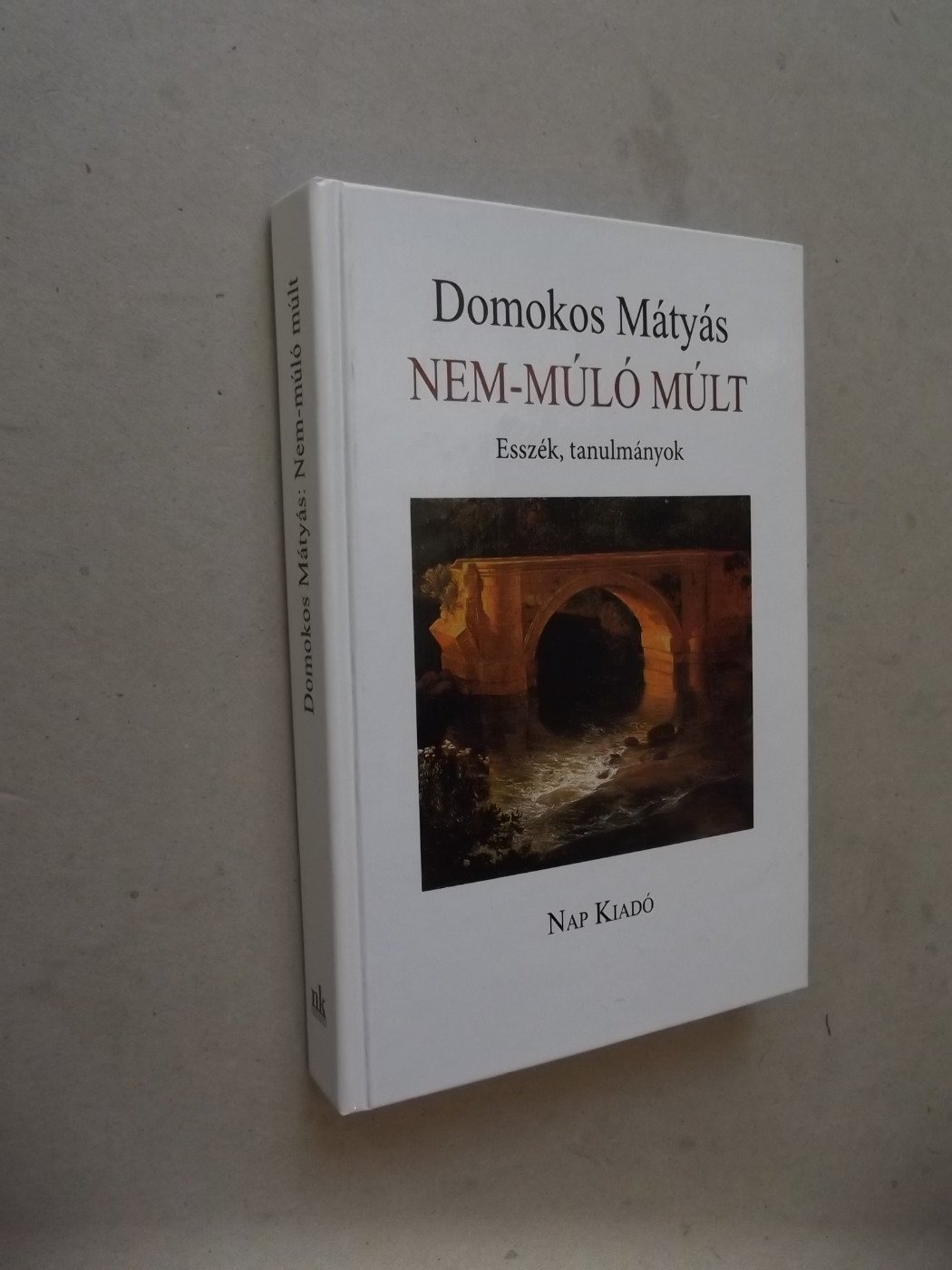 Domokos Mátyás: Nem-múló múlt (*33)
