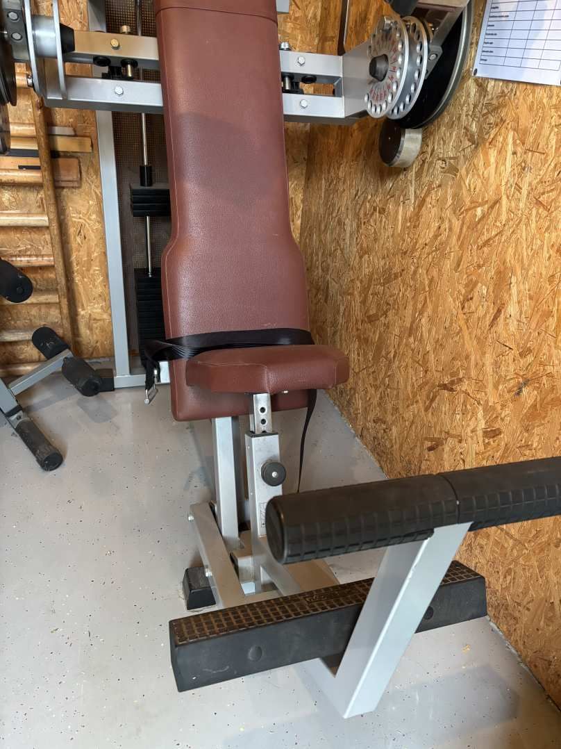 Technogym edzőtermi mellgép pullover M429