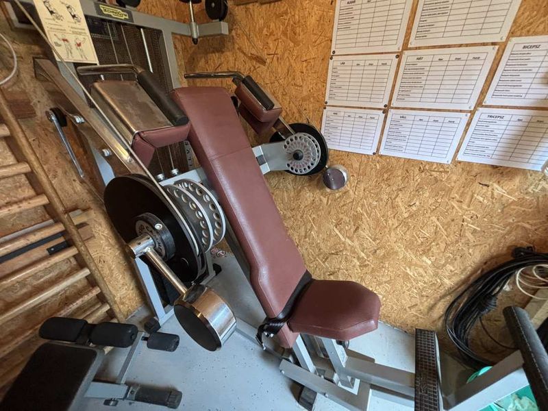 Technogym edzőtermi mellgép pullover M429