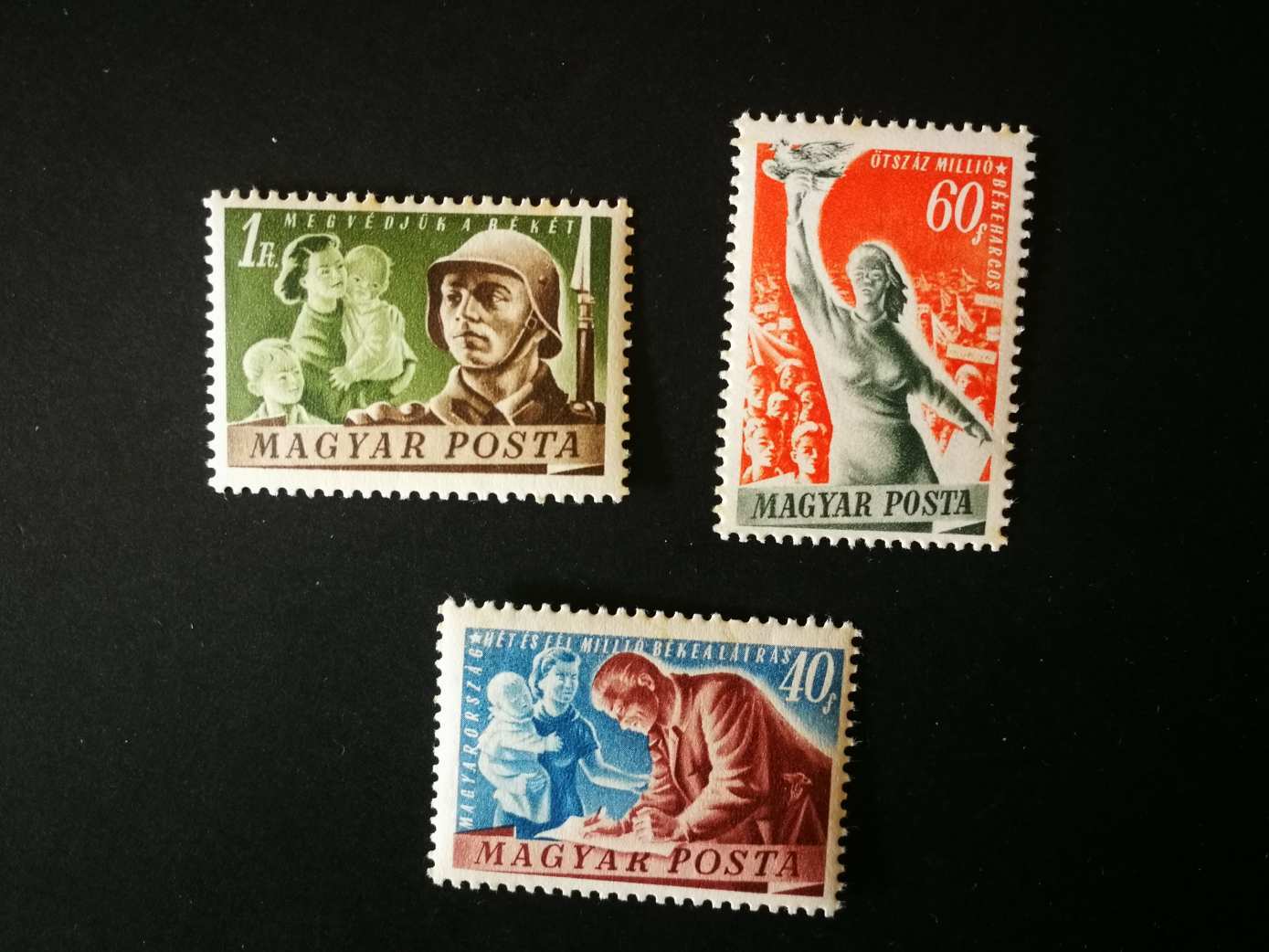 Magyarország 1950 Béke ** apró barna foltok I