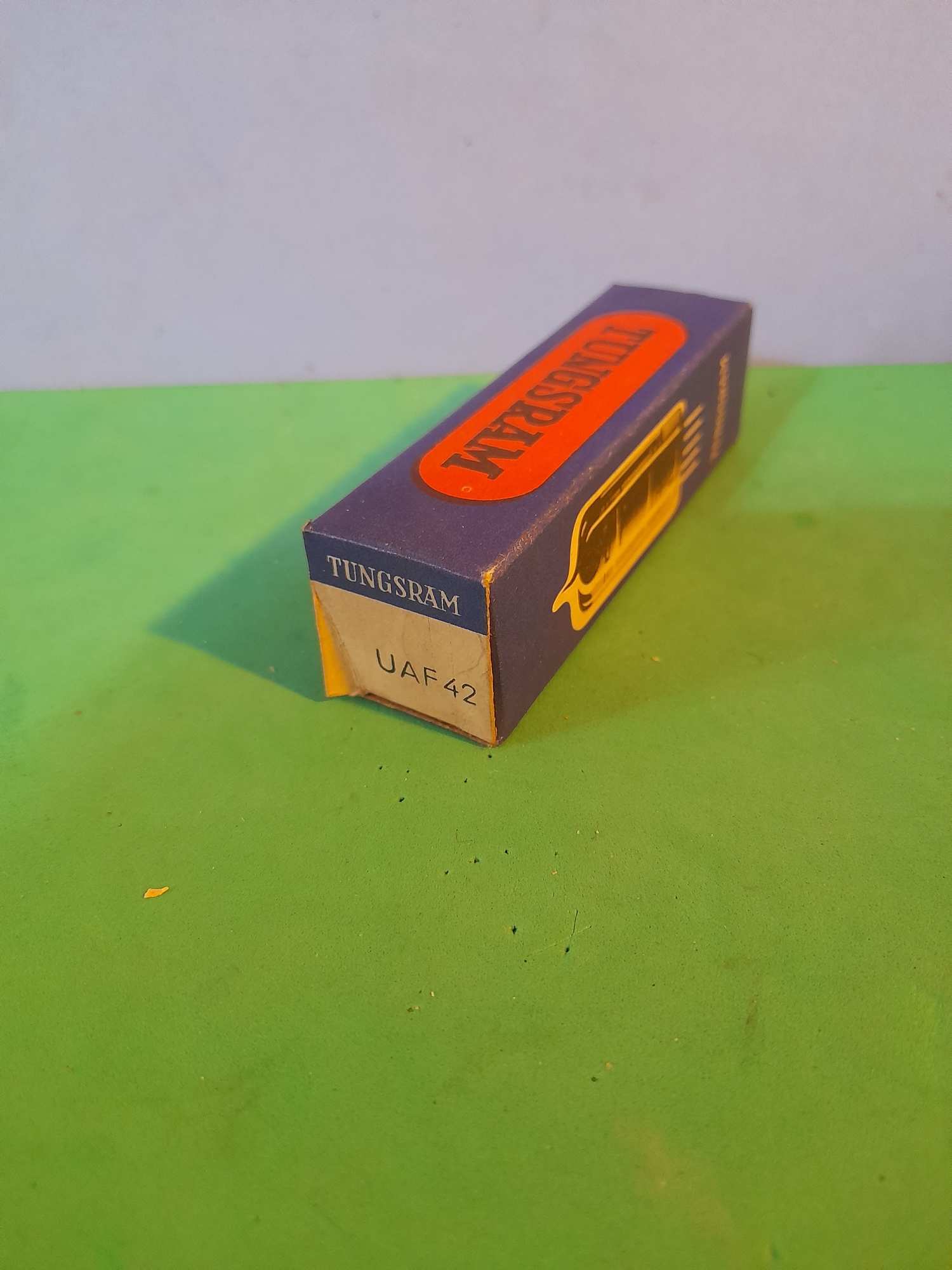 Régi UAF42 elektroncső (W)