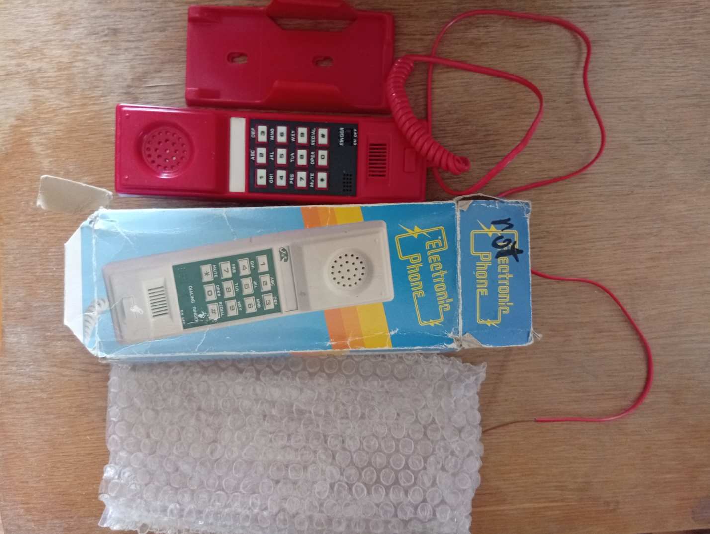 Retró nyomógombos telefon