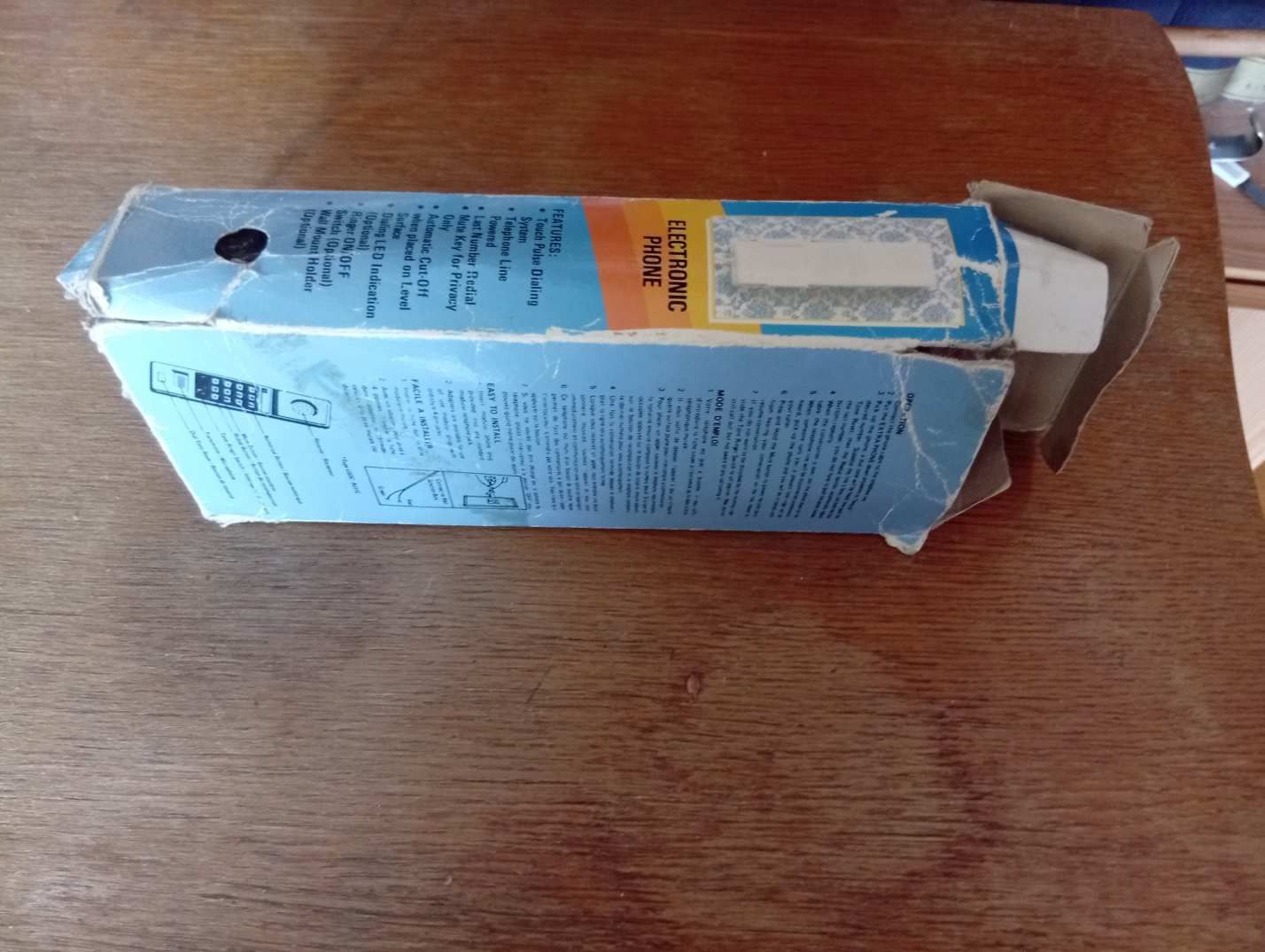Retró nyomógombos telefon