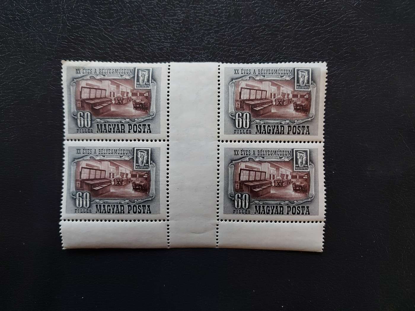 1950. Magyar Bélyeg Bélyegmúzeum** (1142) Ívközéprészes pár, vízszintes összefüggés ritka!