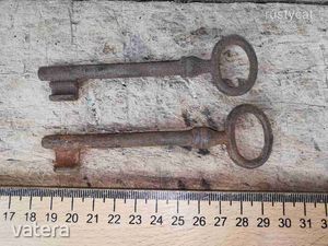 -AE073- 2db Régi Kulcs 12 cm Egyben Eladó