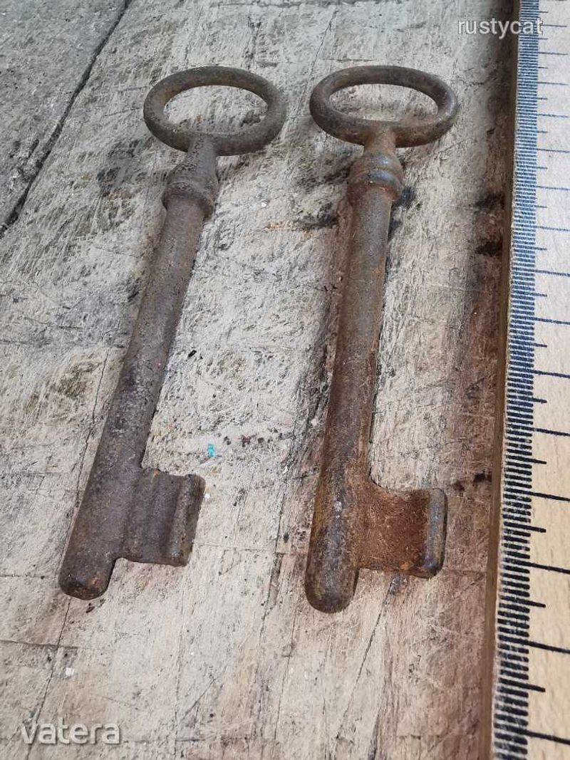 -AE073- 2db Régi Kulcs 12 cm Egyben Eladó