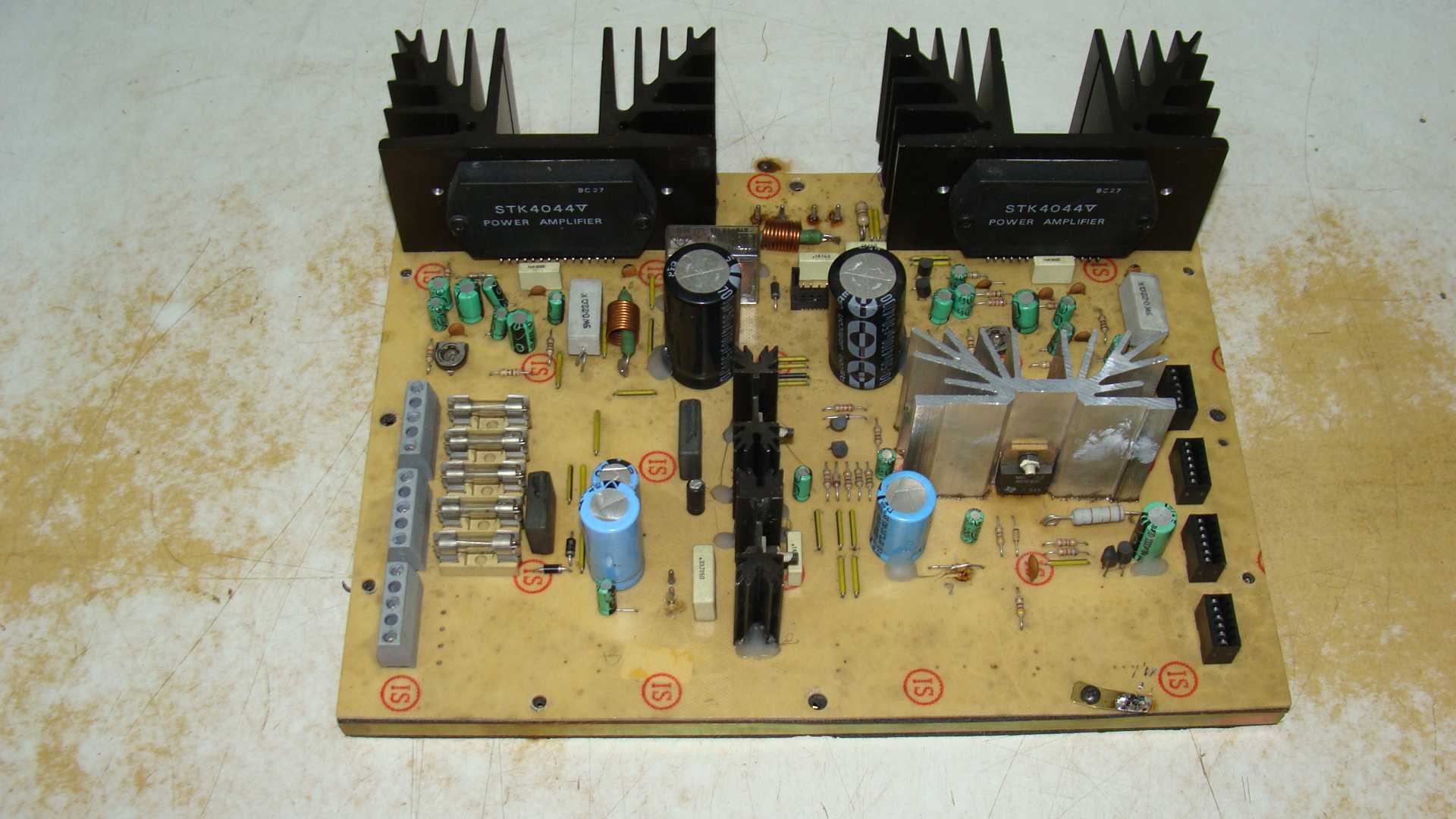 2X100W-OS VÉGFOK