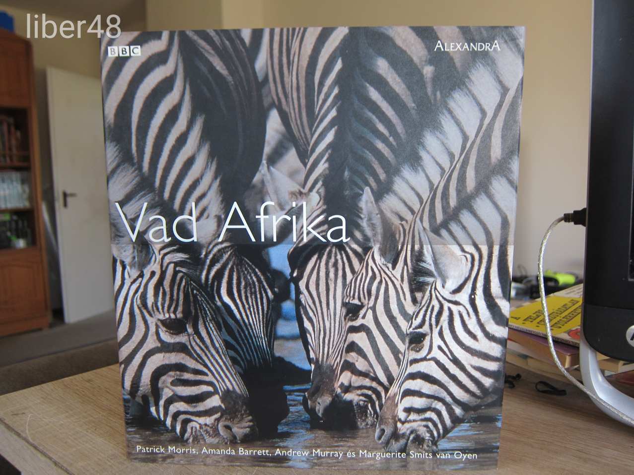 Vad Afrika  -- Patrick Morris , Amanda Barrett