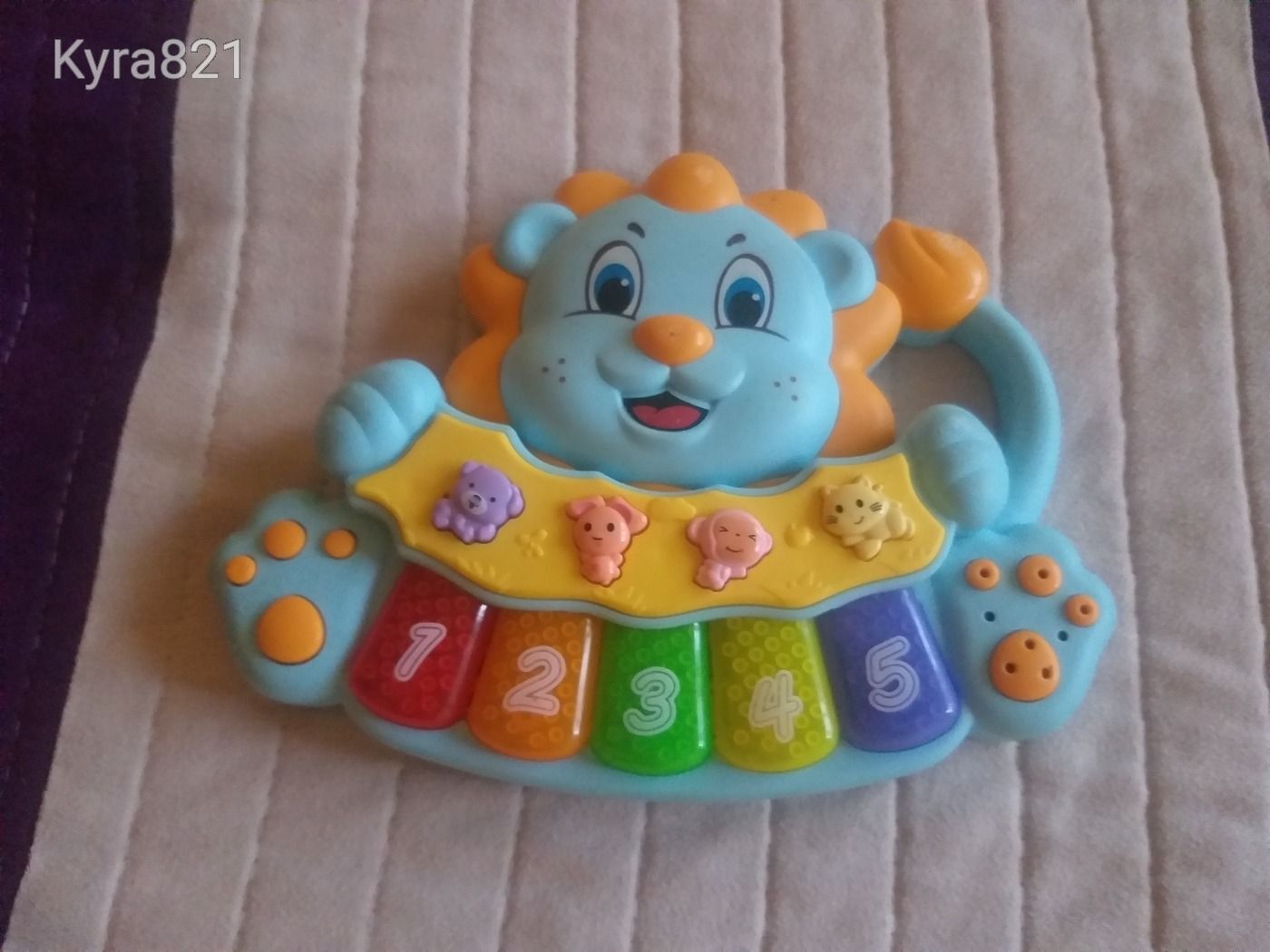 Oroszlános zenélő játék