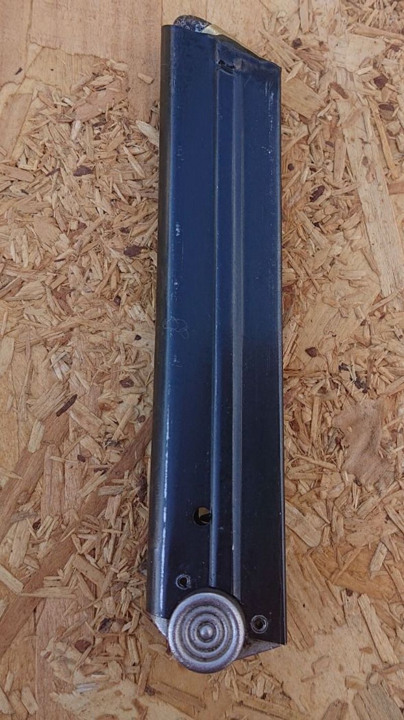Luger p08 tár