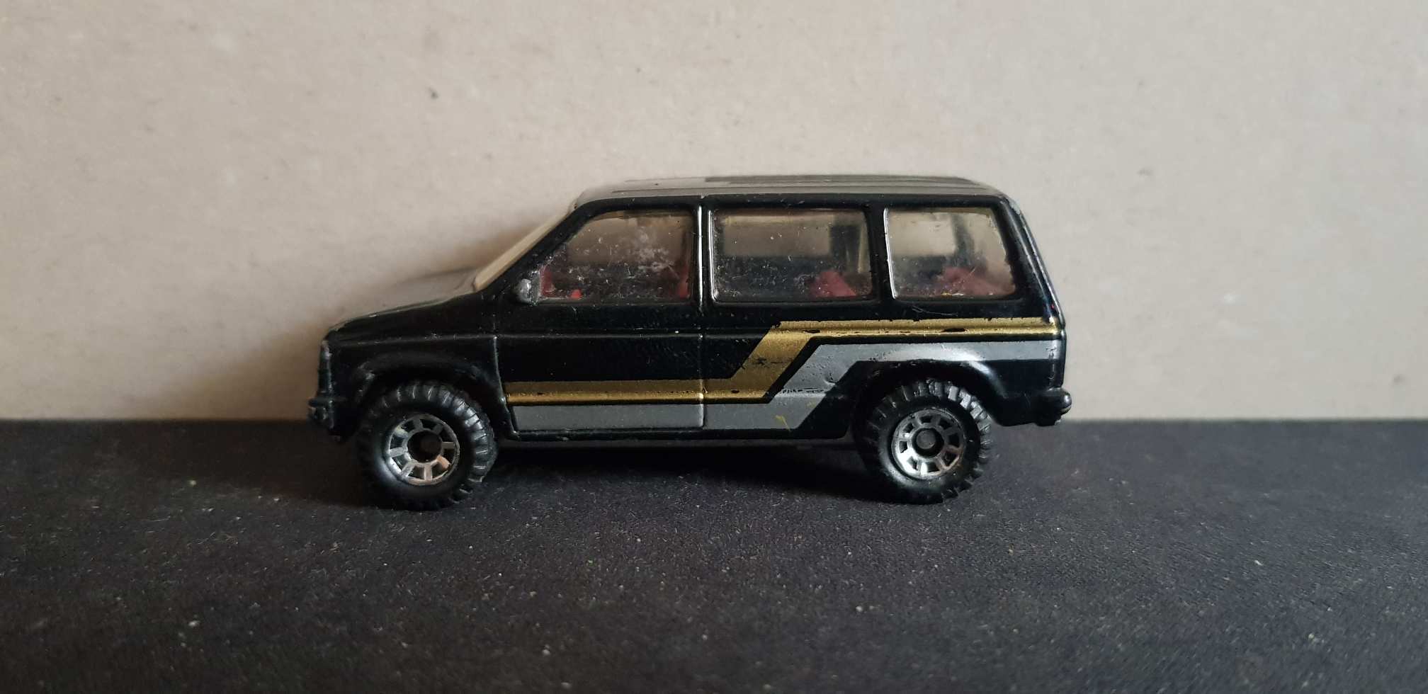 Matchbox - '84 Dodge Caravan 1983
