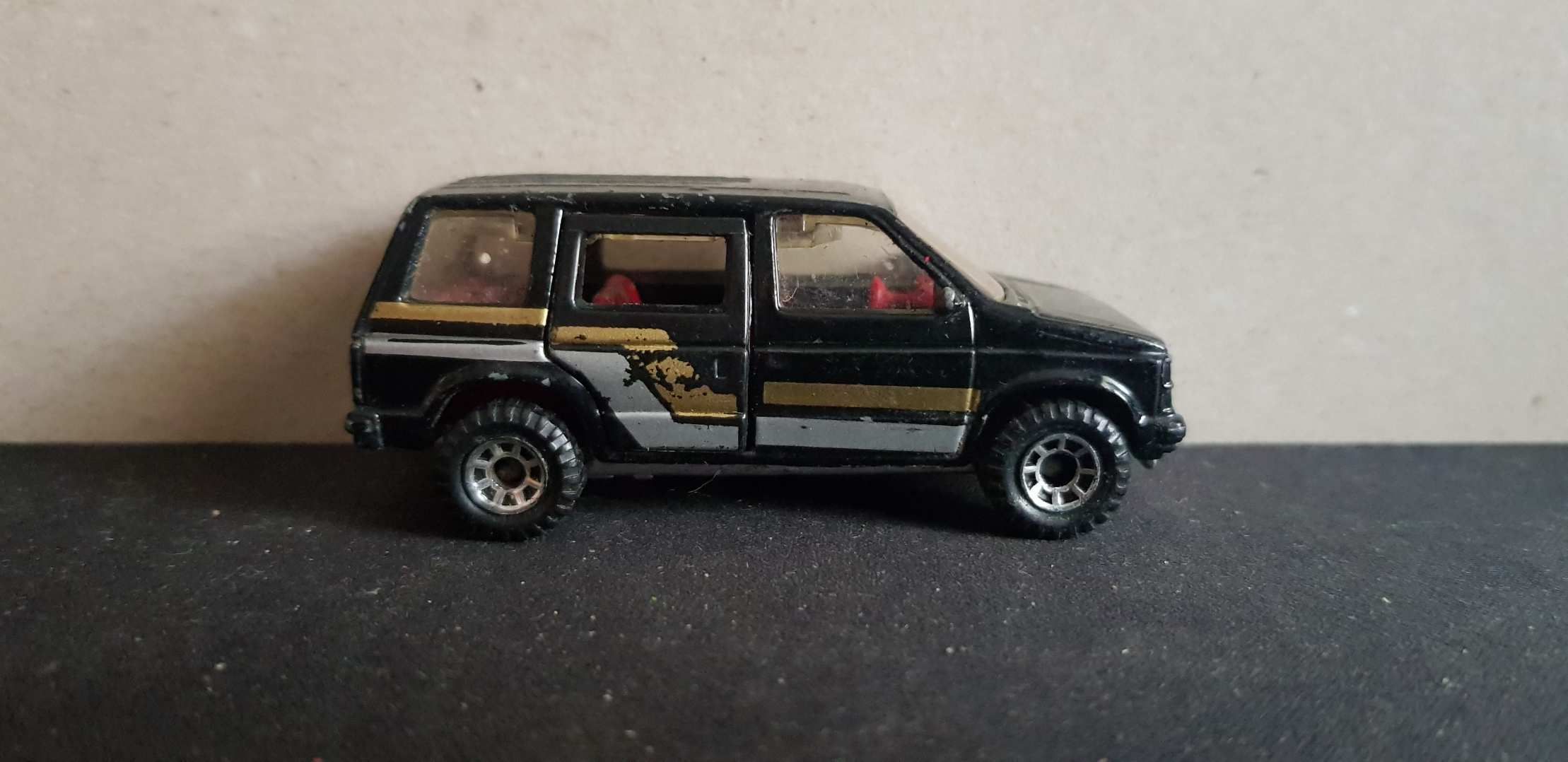 Matchbox - '84 Dodge Caravan 1983