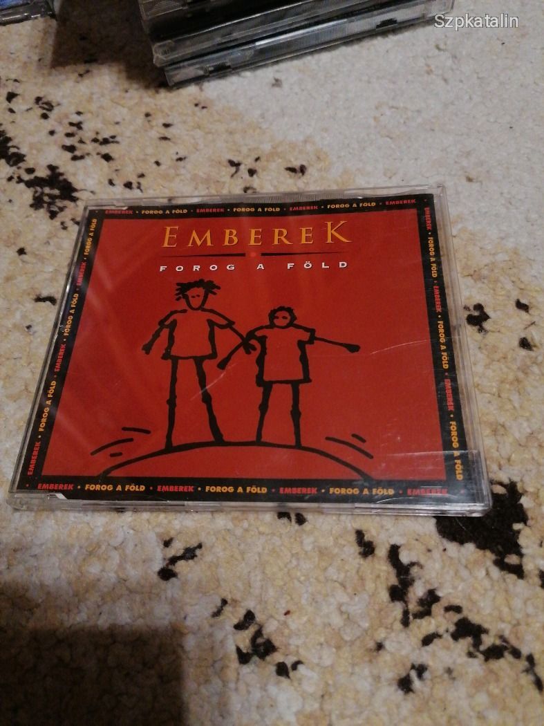CD - Emberek: Forog a Föld