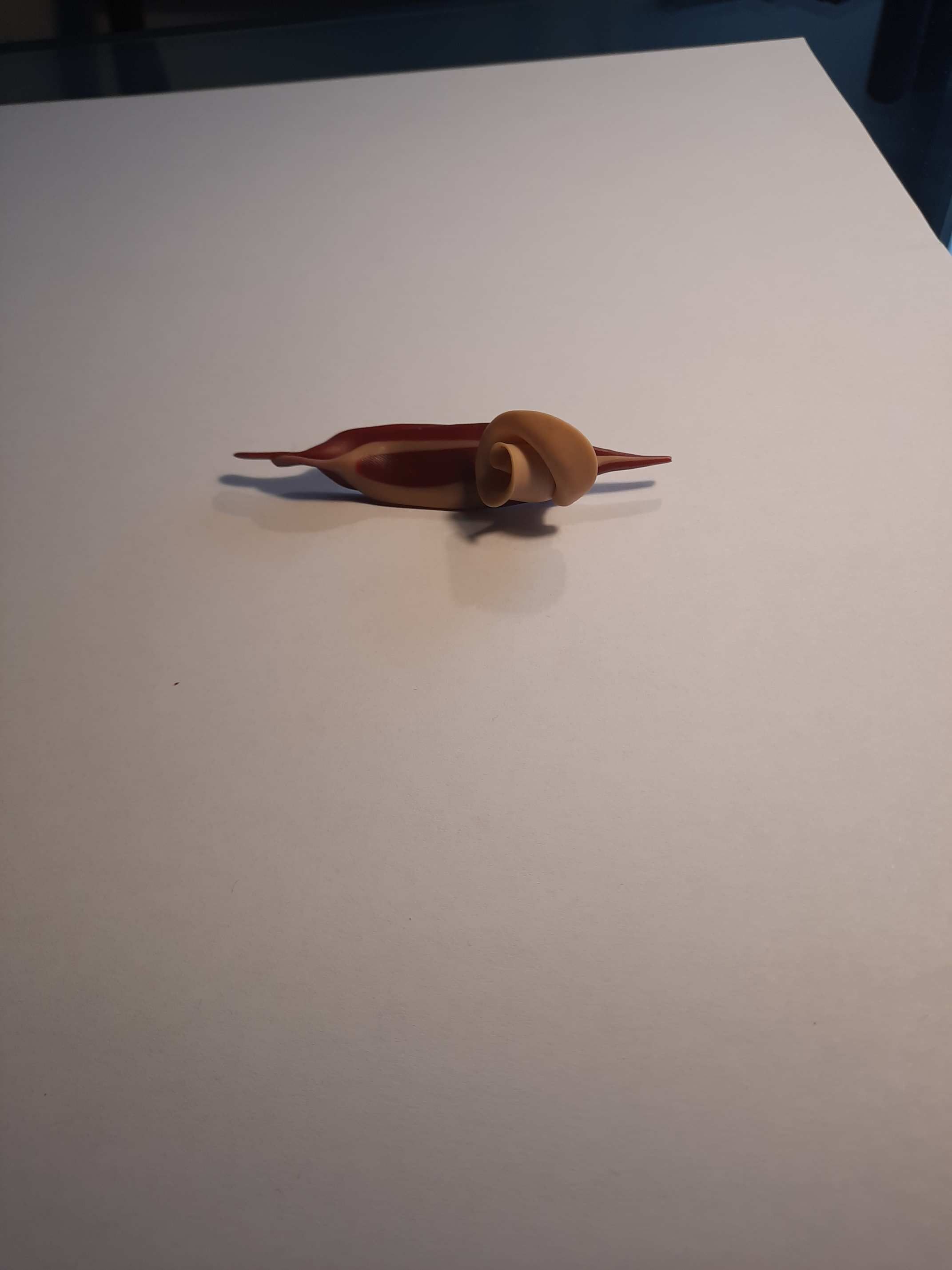 B 327. Fimo kitűző
