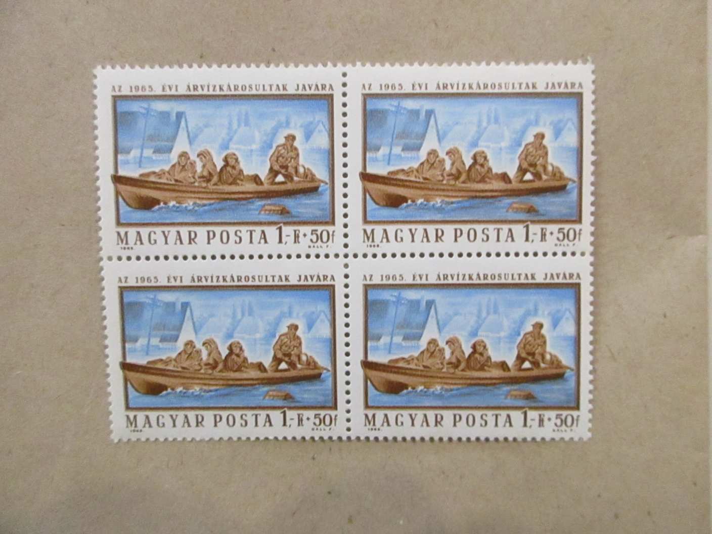 1965.  Árvíz 4-es tömbben ** (237)