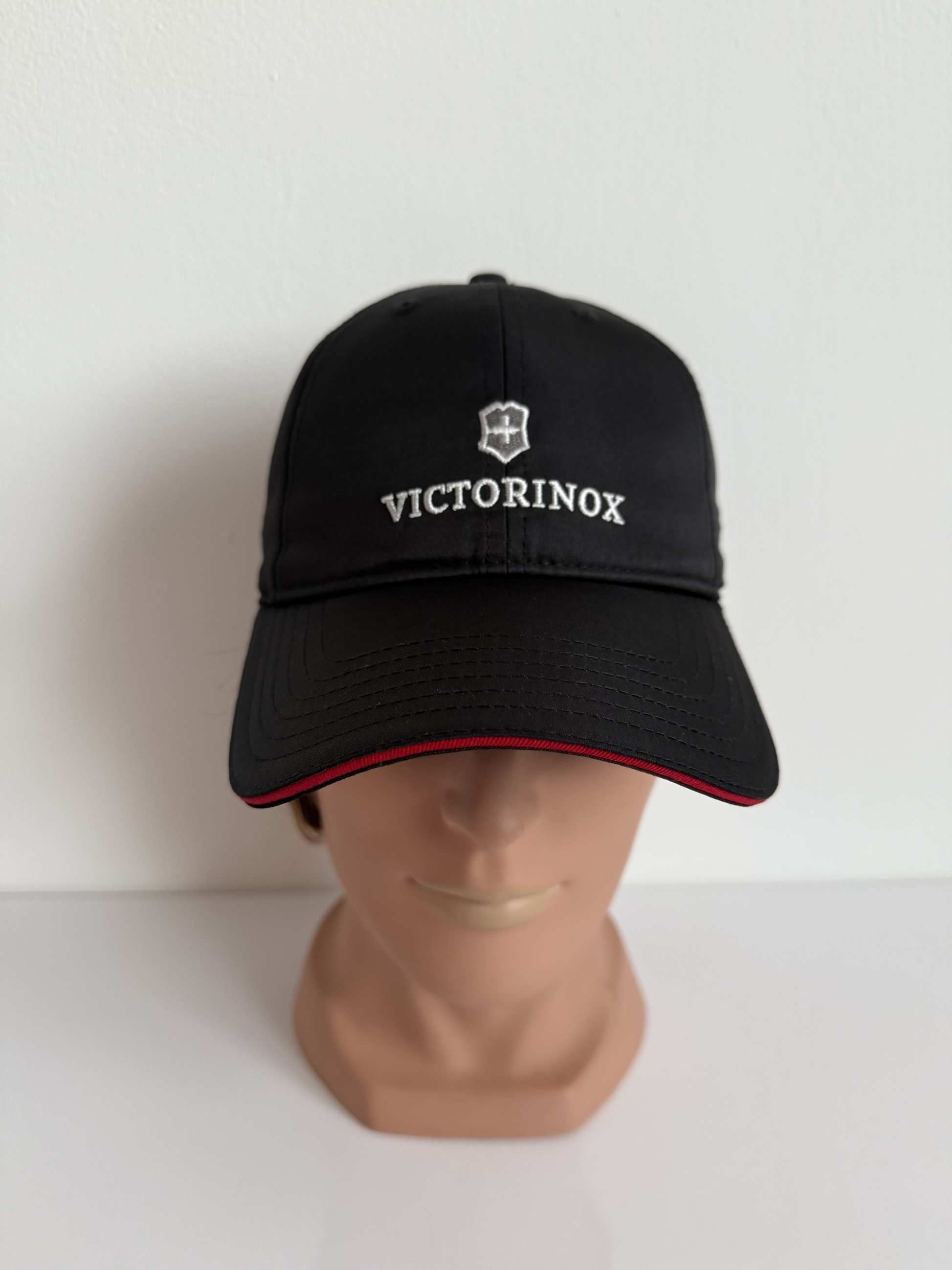 Victorinox baseball sapka
