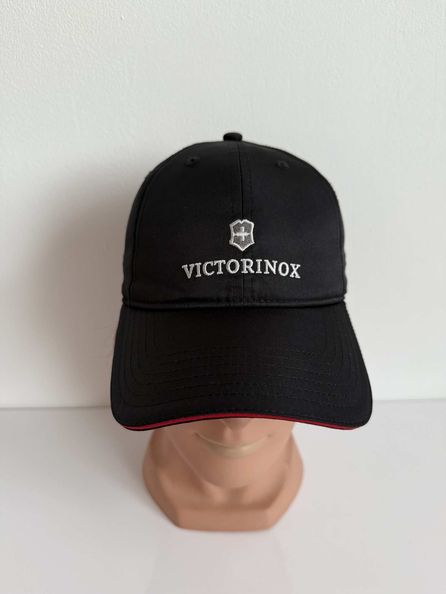 Victorinox baseball sapka