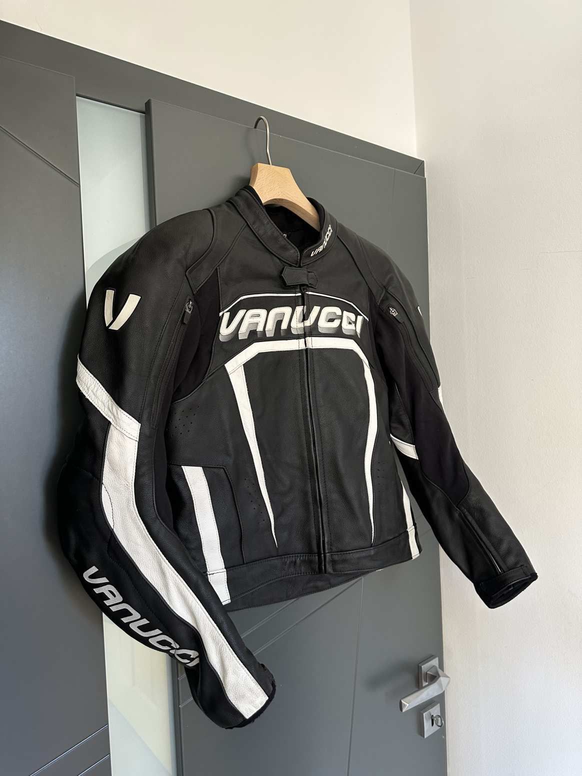 Vanucci férfi motoros bőrkabát
