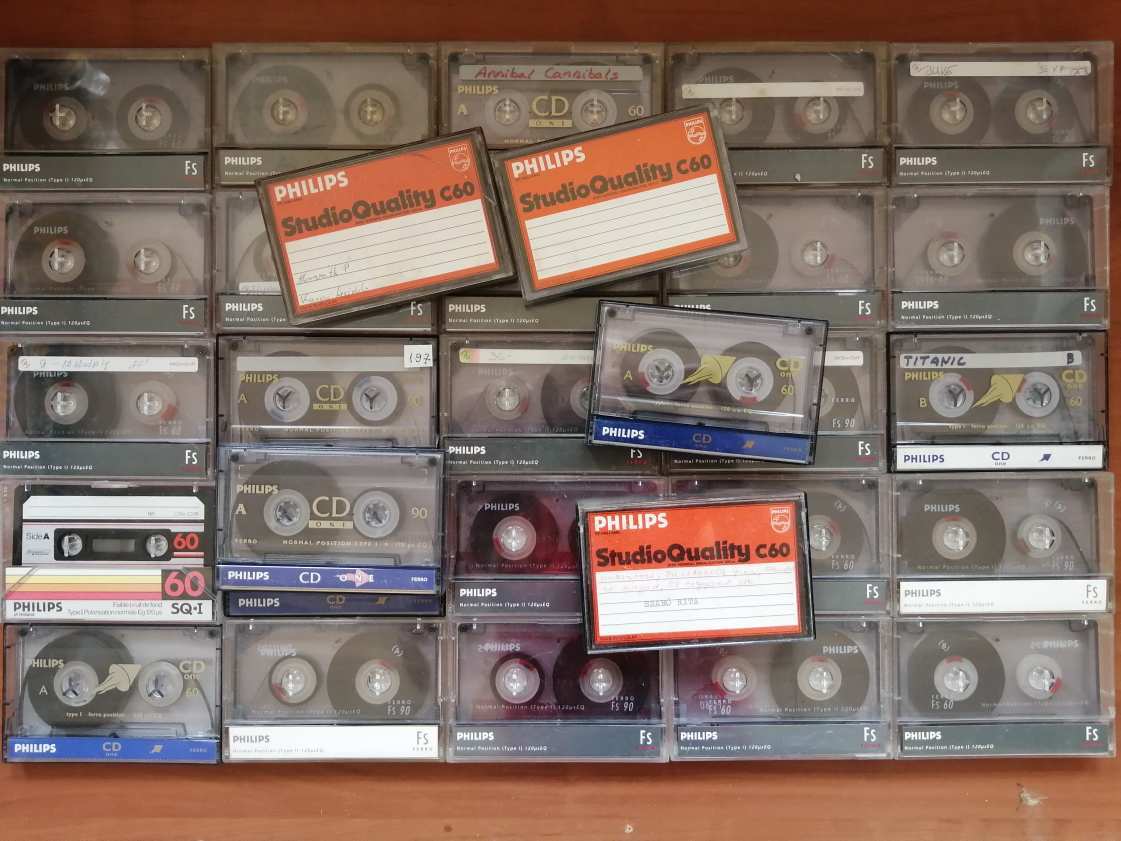30  darab Philips  kazetta
