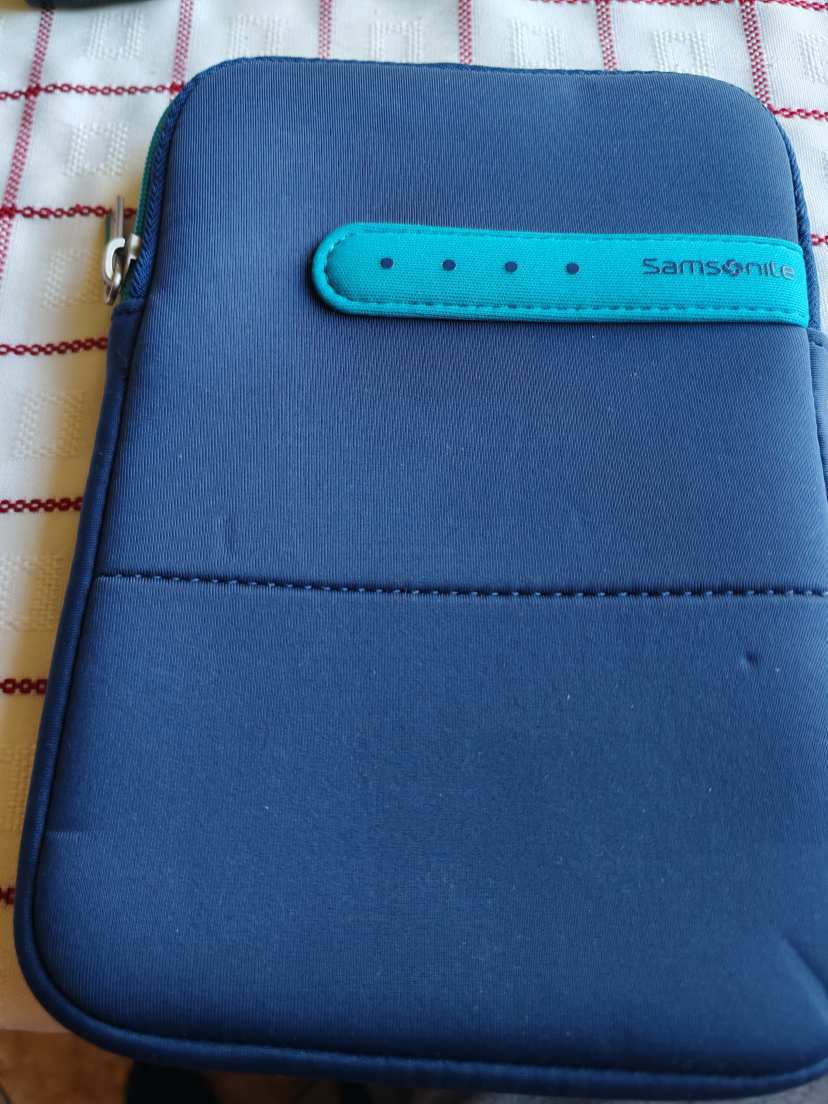 Samsonite tablet tartó cipzáras.