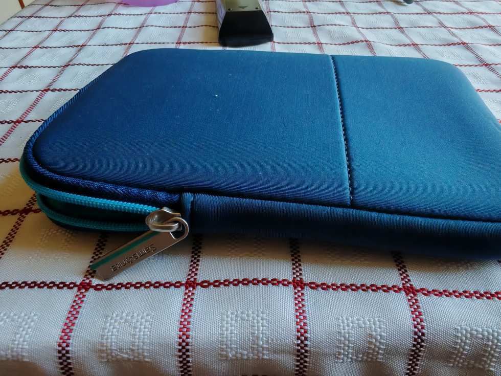 Samsonite tablet tartó cipzáras.