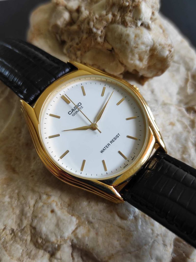 Casio Quartz szép karóra