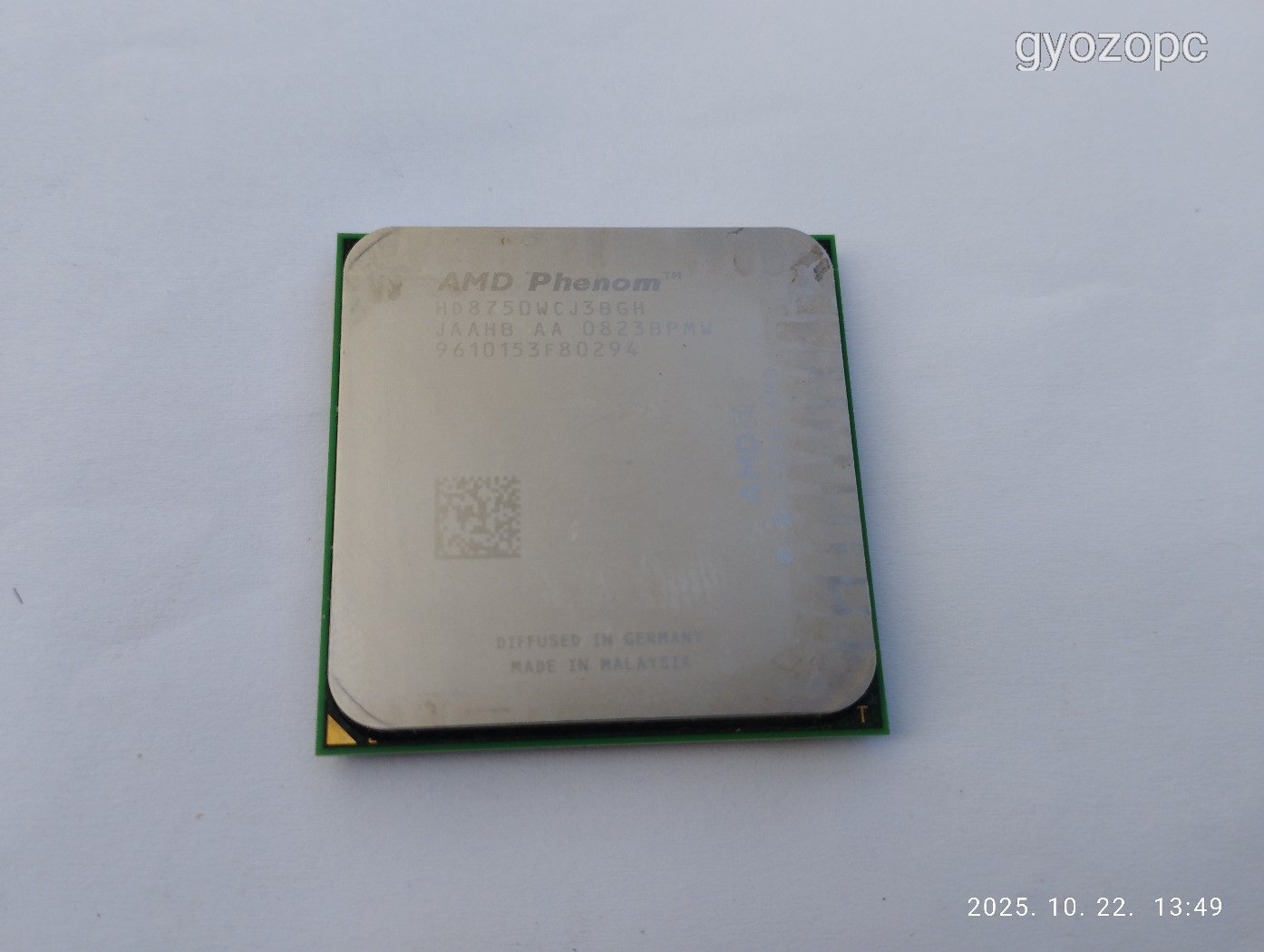 AMD Phenom X3 8750 (HD8750WCJ3BGH) socket AM2+ processzor.