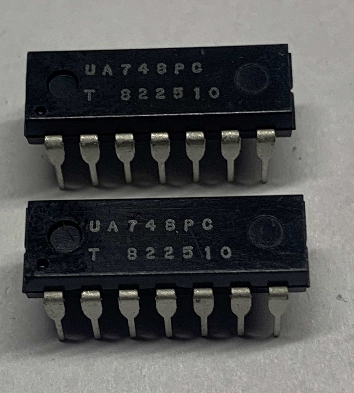 2db uA748  IC  INTEGRÁLT ÉRAMKÖR  EGYÜTT   0201c