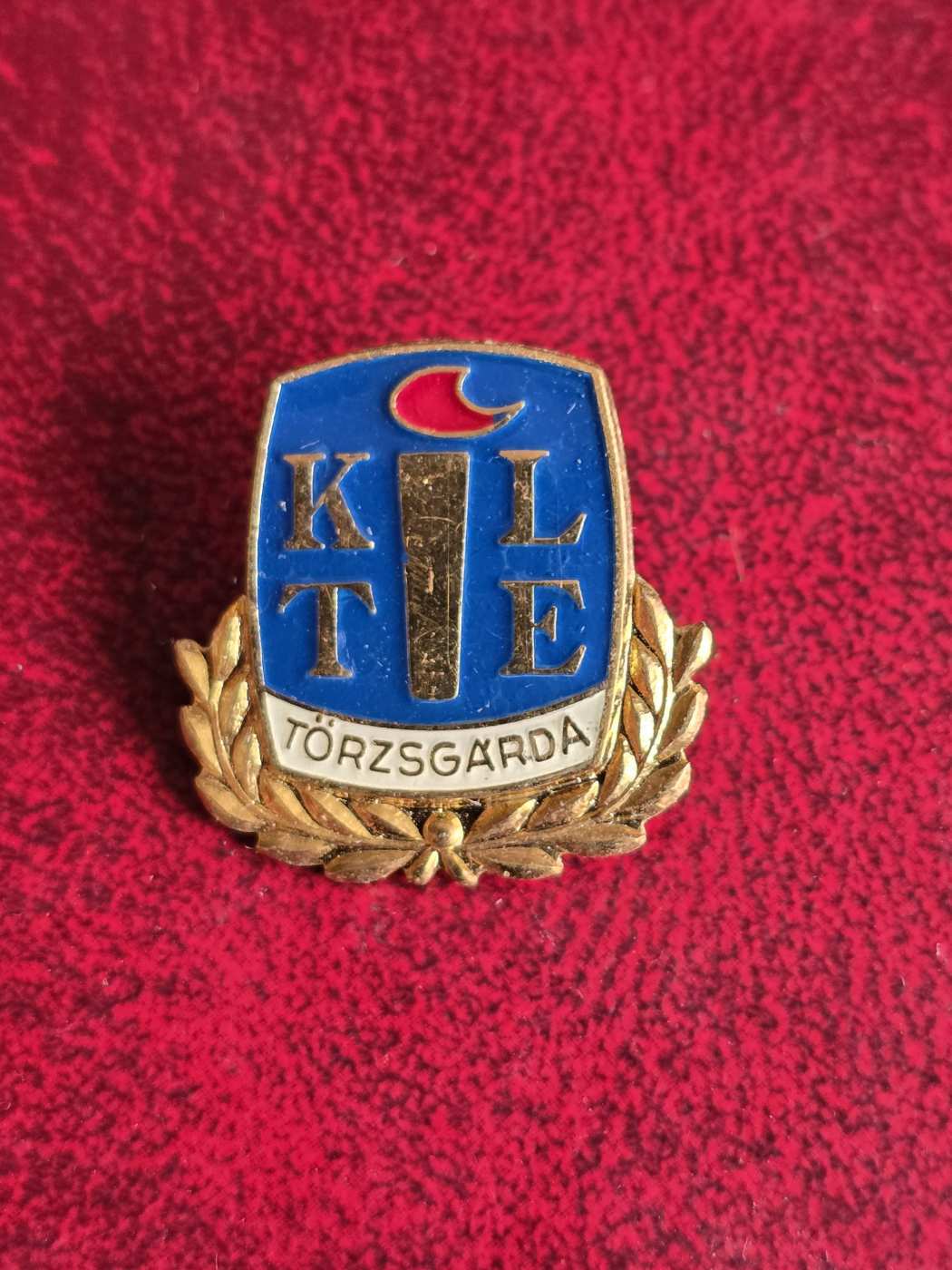 KLTE törzsgrda jelvény