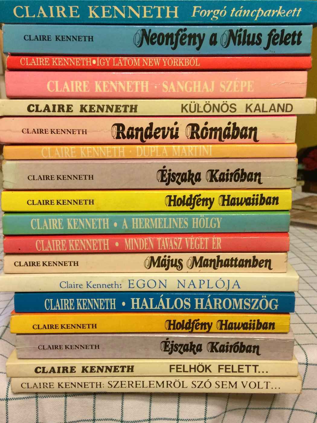16 db Claire Kenneth regény