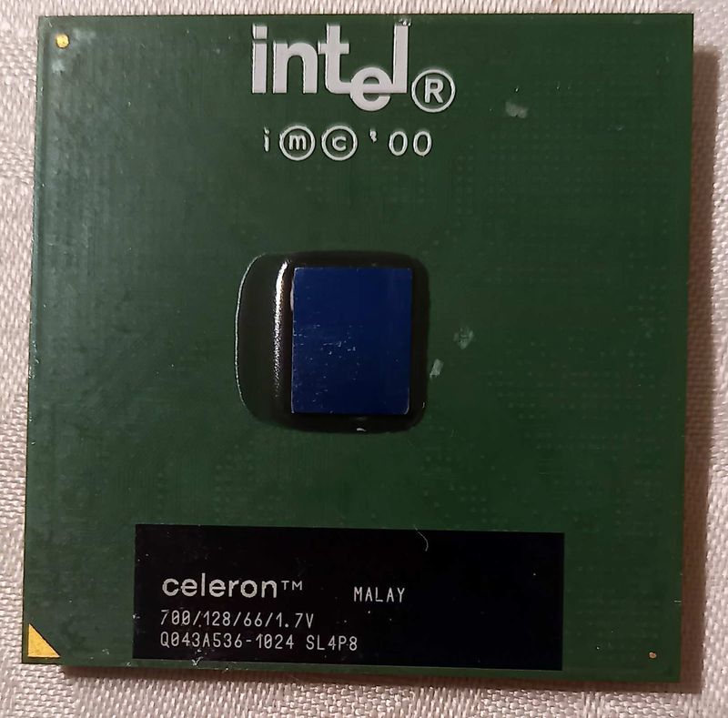 Intel Celeron 700MHz Coppermine Socket 370 SL4P8 CPU processzor retro TEST OK