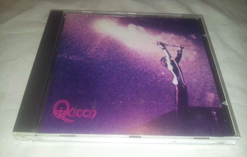 Queen: Queen