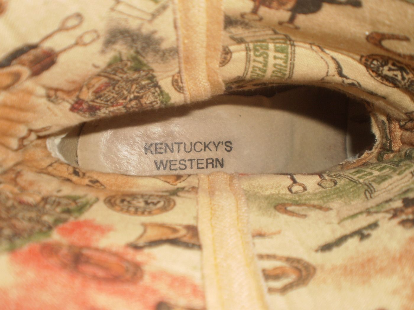 KENTUCKY'S FEHÉR WESTERN