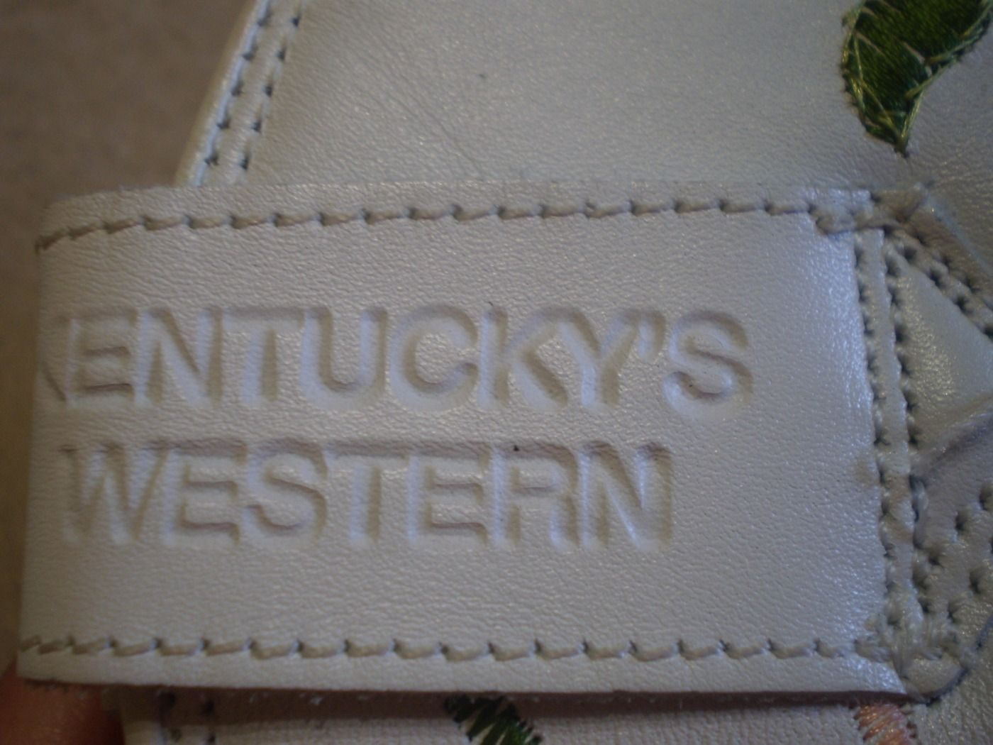 KENTUCKY'S FEHÉR WESTERN