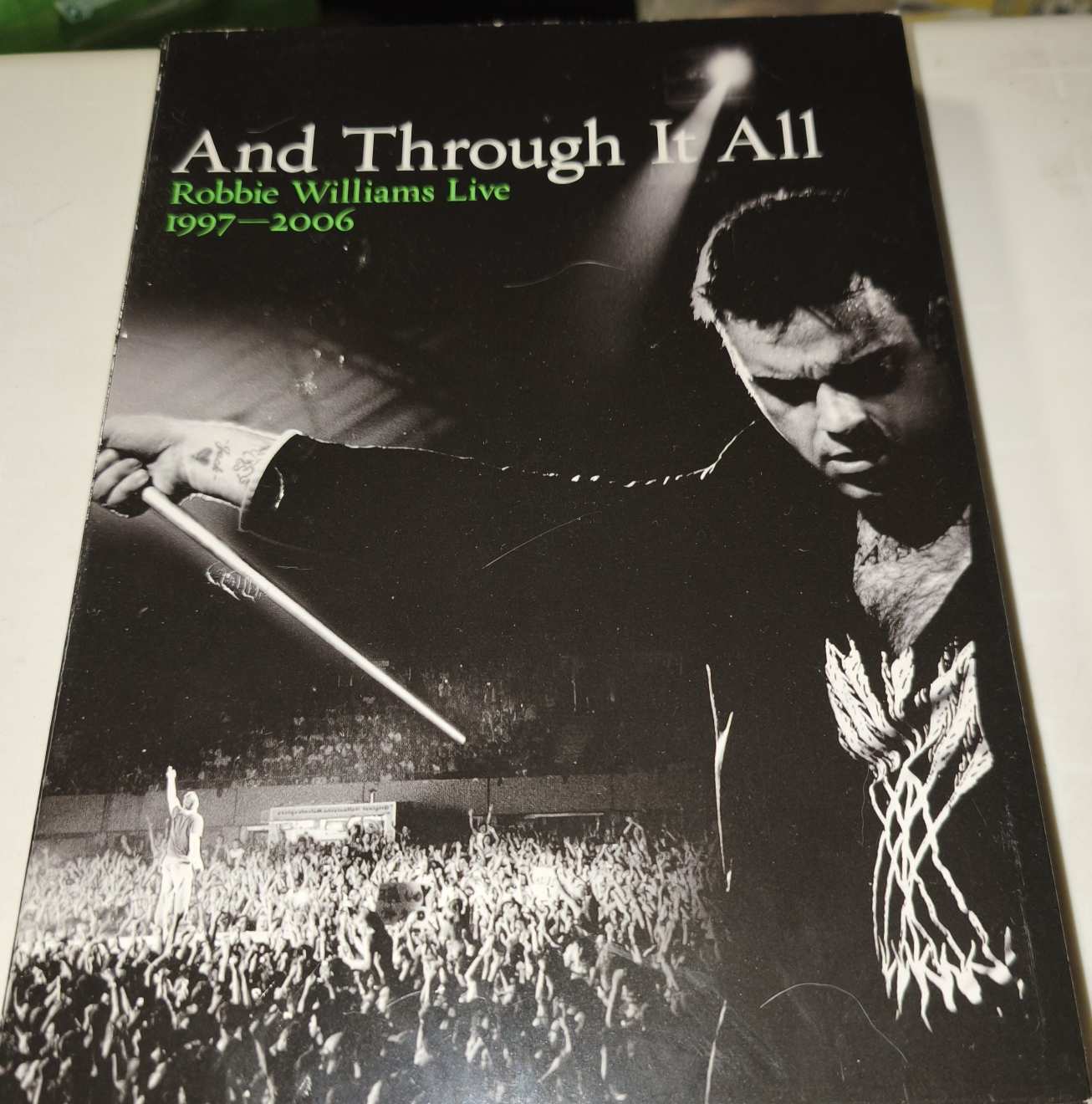 Robbie Williams - And Through all