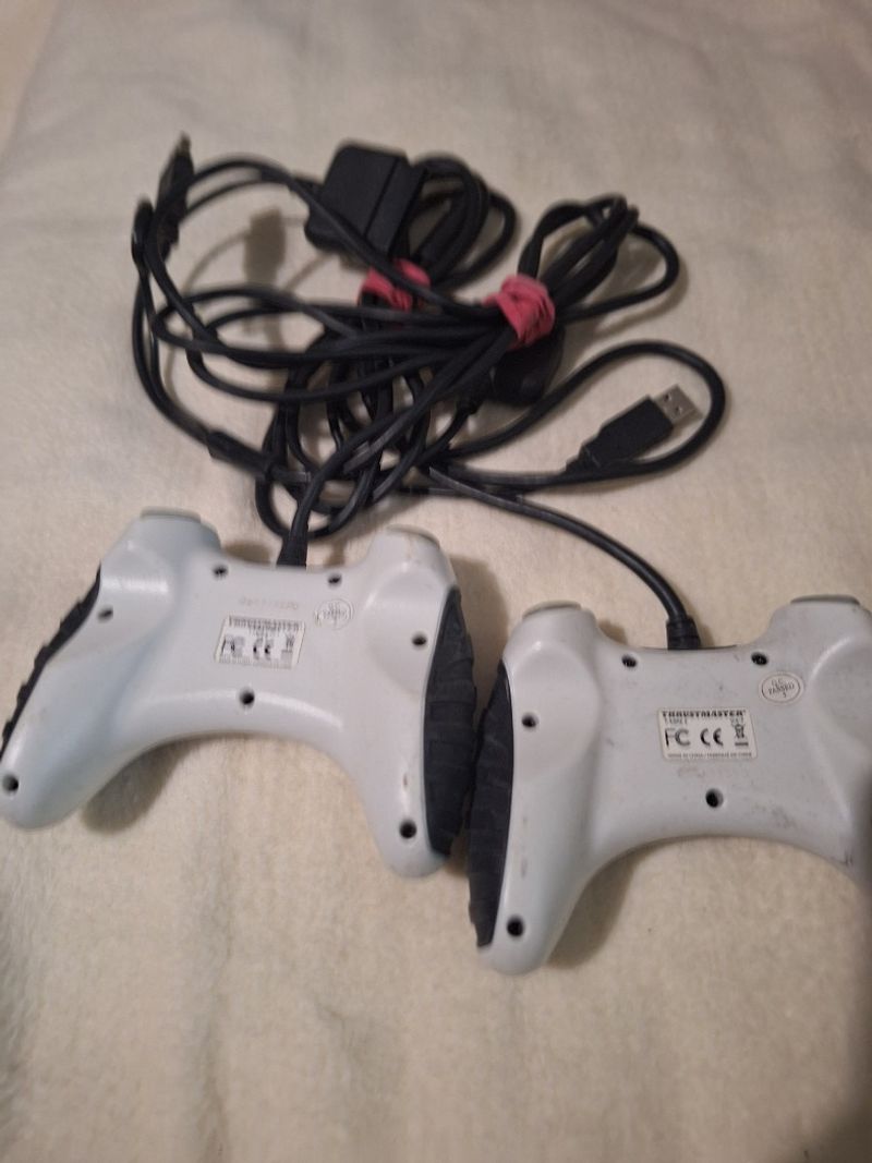 Thrustmaster kontrollerek ps2  és pc  kompatibilis
