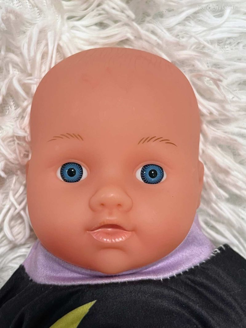 Kicsi ölelő baba 31 cm