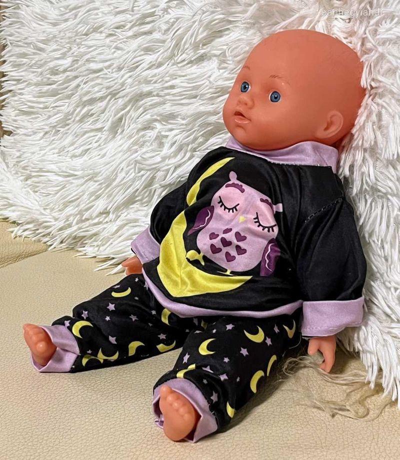 Kicsi ölelő baba 31 cm